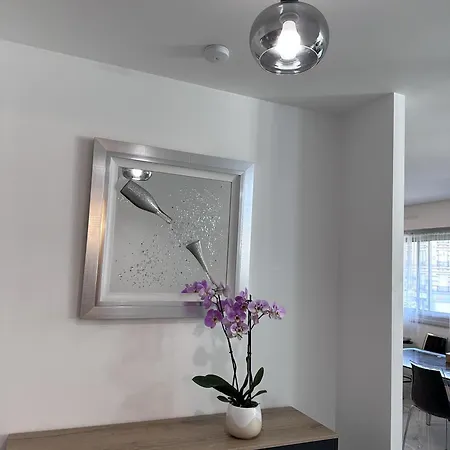 Апартаменты Expo Cosy Appt T5 Avec Jardin *
