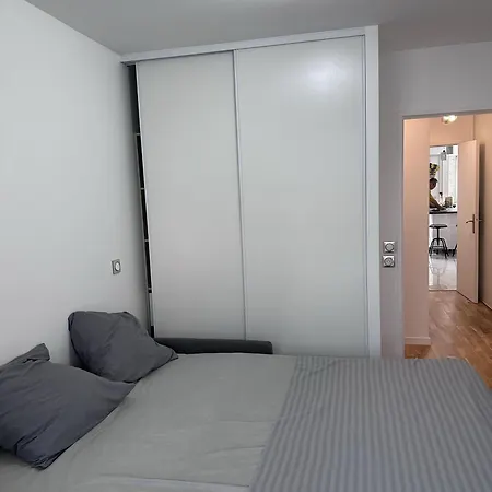 Апартаменты Expo Cosy Appt T5 Avec Jardin *